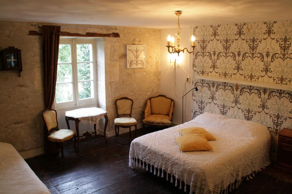 Le Petit Mas D'Ile Saint-Germain-de-Confolens Phòng bức ảnh